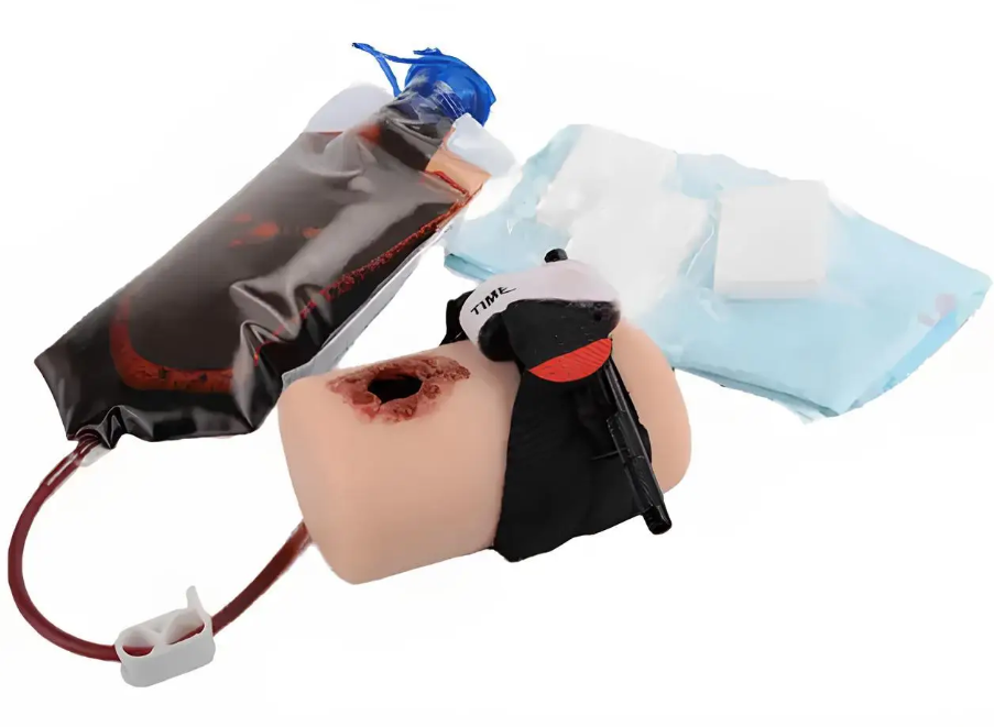 Манекен тренувальний для тампонування ран, кульове вхідне поранення, з системою подачі крові та можливістю накладання турнікету